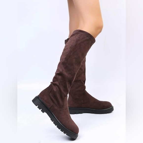 Minimalist Slip On Plush Inside Boots Size 6 - Picture 2 of 5